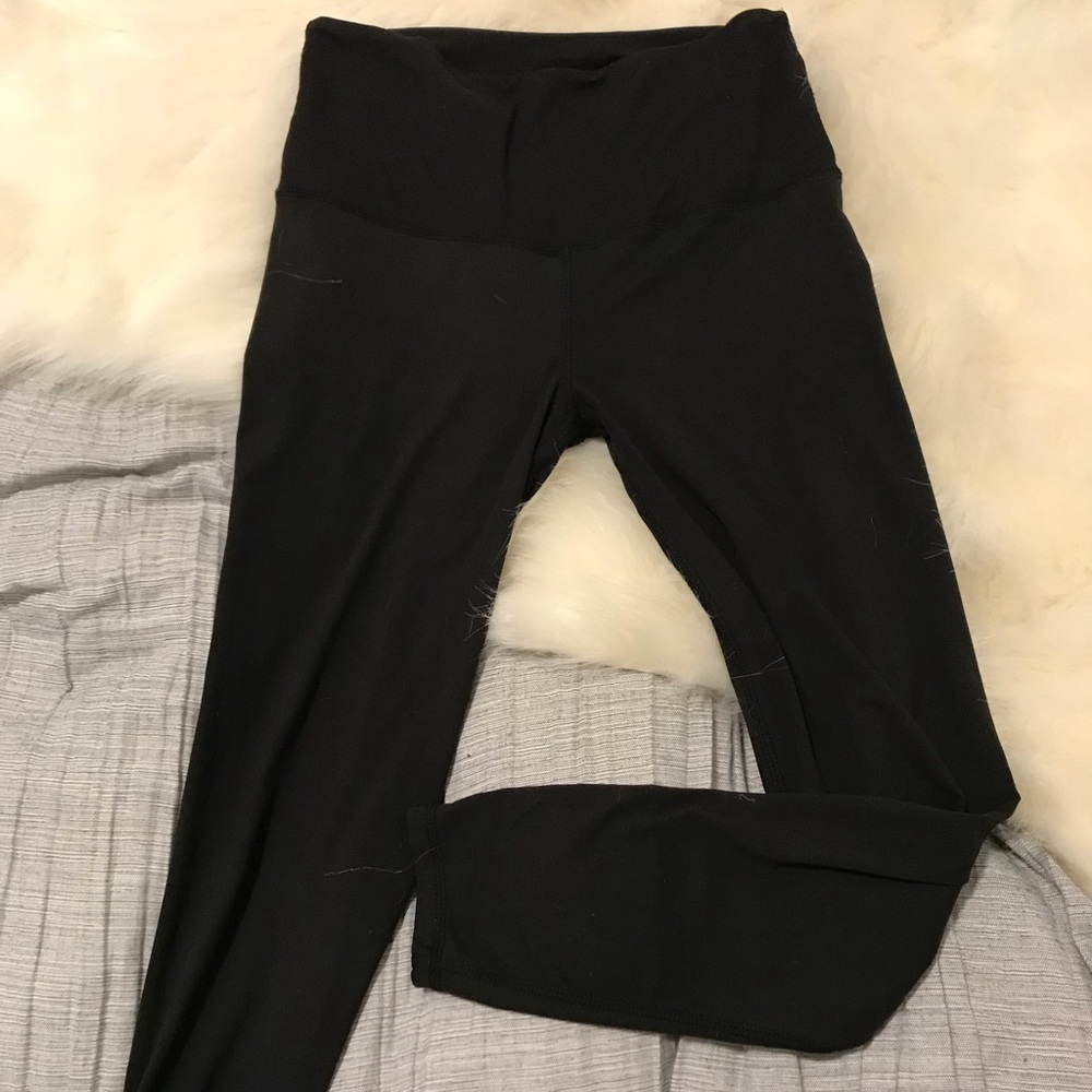 Black athletic leggings